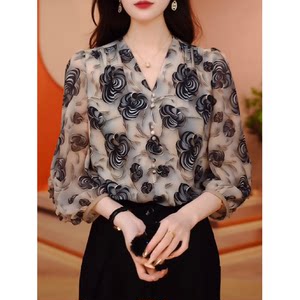 Summer thin French V-neck printed chiffon shirt for women loose high-end three-quarter sleeve small shirt mother top 
Summer thin French V-neck printed chiffon shirt for women loose high-end three-quarter sleeve small shirt mother top