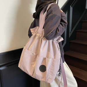 Fashion brand large capacity ins internet celebrity sports gym bag waterproof nylon cloth excursion bag storage bag shopping bag 
Fashion brand large capacity ins internet celebrity sports gym bag waterproof nylon cloth excursion bag storage bag shopping bag