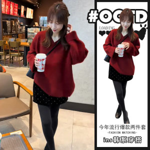 Single piece imported from Germany/Sweet and cool style, versatile autumn and winter design, unique New Year red v-neck sweater with high waist wave 
Single piece imported from Germany/Sweet and cool style, versatile autumn and winter design, unique New Year red v-neck sweater with high waist wave