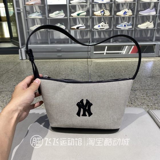 Genuine MLB fashion simple versatile solid color retro street trend casual shoulder bag handbag ABQBC
Genuine MLB fashion simple versatile solid color retro street trend casual shoulder bag handbag ABQBC