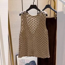 The shopkeeper keeps it for himself! Wear it alone and wear it as an inner layer~ V-neck solid color soft and waxy solid color hollow woven vest vest women's top The shopkeeper keeps it for himself! Wear it alone and wear it as an inner layer~ V-neck solid color soft and waxy solid color hollow woven vest vest women's top