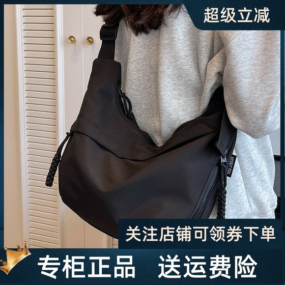 Viney bag women's 2025 new women's bag commuter tote bag large capacity single shoulder autumn and winter canvas armpit bag 
Viney bag women's 2025 new women's bag commuter tote bag large capacity single shoulder autumn and winter canvas armpit bag