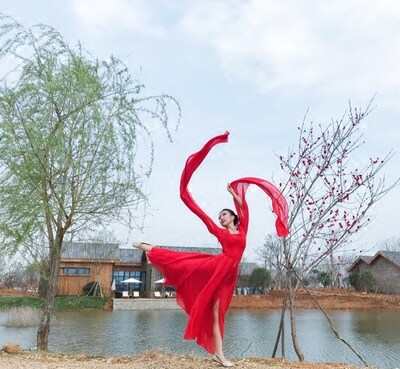 Classical performance costumes, water sleeve dance, 2018 new ancient costumes, Hanfu, Caiwei dance costume, Jinghong dance costume, red
Classical performance costumes, water sleeve dance, 2018 new ancient costumes, Hanfu, Caiwei dance costume, Jinghong dance costume, red