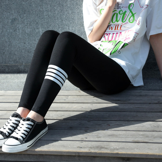 Trendy brand four-bar sports leggings for women in spring and autumn large-size pure cotton nine-point tights thin style for summer can be worn outside
Trendy brand four-bar sports leggings for women in spring and autumn large-size pure cotton nine-point tights thin style for summer can be worn outside