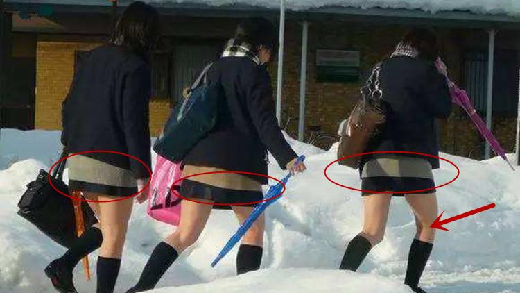 为什么日本女学生，冬天也要穿短裙上学？
