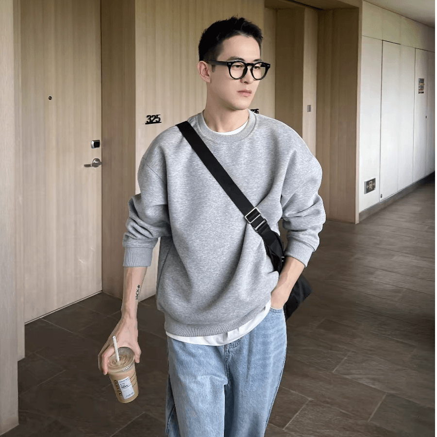 Hong Kong style loose casual versatile pullover round neck sweatshirt men's autumn and winter American heavy tops outside and inside base shirt
Hong Kong style loose casual versatile pullover round neck sweatshirt men's autumn and winter American heavy tops outside and inside base shirt