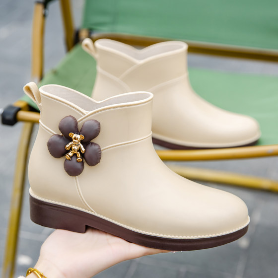 Simple home furnishing autumn and winter laundry waterproof shoes for women rain boots for women Korean style four seasons single shoes soft and clean
Simple home furnishing autumn and winter laundry waterproof shoes for women rain boots for women Korean style four seasons single shoes soft and clean
