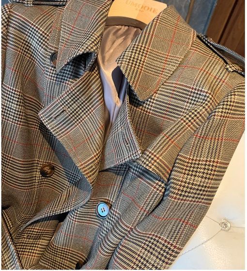 British style contrasting houndstooth plaid big lapel windbreaker double-breasted strap waist mid-length jacket for women
British style contrasting houndstooth plaid big lapel windbreaker double-breasted strap waist mid-length jacket for women