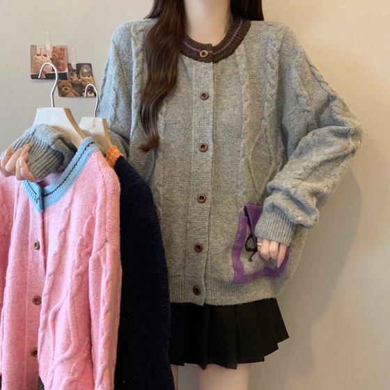 This year's popular loose lazy style soft glutinous sweater for women 2025 autumn and winter new pocket design spliced knitted jacket
This year's popular loose lazy style soft glutinous sweater for women 2025 autumn and winter new pocket design spliced knitted jacket