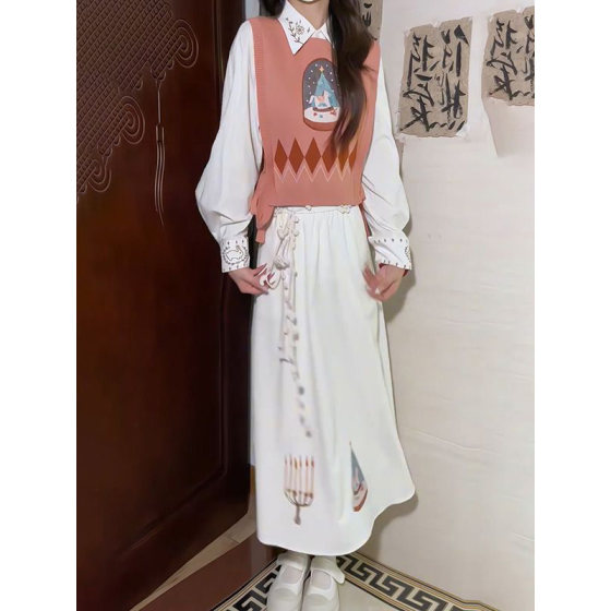 Korean sweet girl wears pink knitted vest + lace-up long-sleeved shirt + printed skirt three-piece suit
Korean sweet girl wears pink knitted vest + lace-up long-sleeved shirt + printed skirt three-piece suit