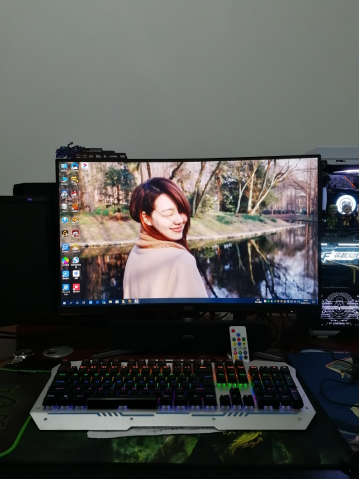 AOC 165Hz曲面显示器 AOC 165Hz曲面显示器