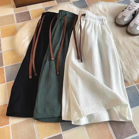 American style pleated ice silk shorts men's summer thin quick-drying beach pants loose sports and casual five-point mid-size pants
American style pleated ice silk shorts men's summer thin quick-drying beach pants loose sports and casual five-point mid-size pants