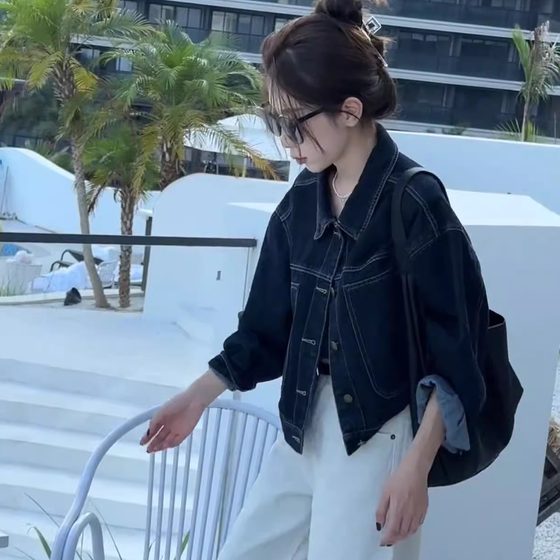 Denim jacket for women short autumn 2025 new Korean casual high-end retro loose small top
Denim jacket for women short autumn 2025 new Korean casual high-end retro loose small top