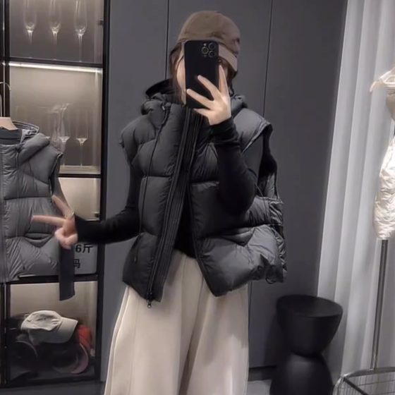 Down vest women's short hooded winter new 2025 Korean loose high-end small vest vest vest jacket
Down vest women's short hooded winter new 2025 Korean loose high-end small vest vest vest jacket