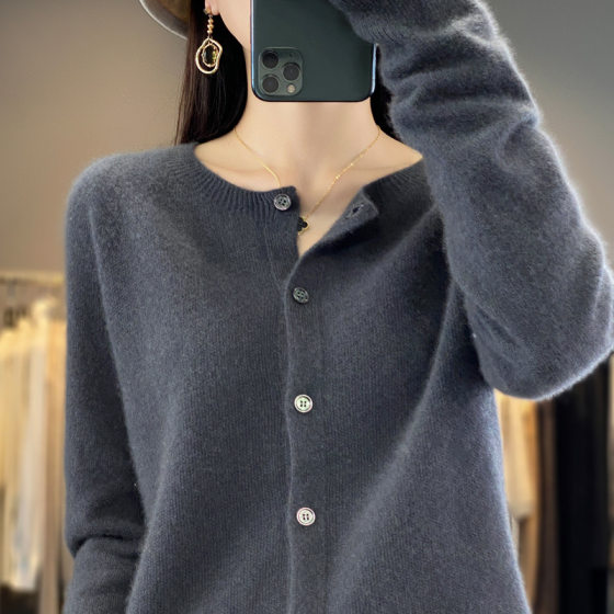 New first-line ready-to-wear fully knitted cardigan for women's autumn and winter loose jacket versatile and comfortable sweater trendy solid color single piece
New first-line ready-to-wear fully knitted cardigan for women's autumn and winter loose jacket versatile and comfortable sweater trendy solid color single piece