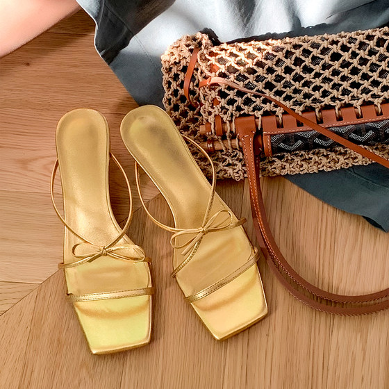 Lawn Mower Old K Square Head Bow Gold Horn King Slippers Women's Outdoor Flip Flops Medium Heel 2025 Summer New Style
Lawn Mower Old K Square Head Bow Gold Horn King Slippers Women's Outdoor Flip Flops Medium Heel 2025 Summer New Style