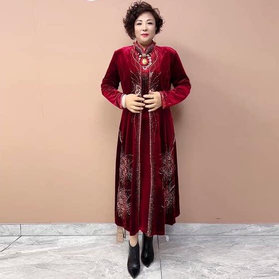 High-end light luxury gold velvet middle-aged and elderly mothers for wedding hot diamonds large size red wedding long windbreaker jacket
High-end light luxury gold velvet middle-aged and elderly mothers for wedding hot diamonds large size red wedding long windbreaker jacket