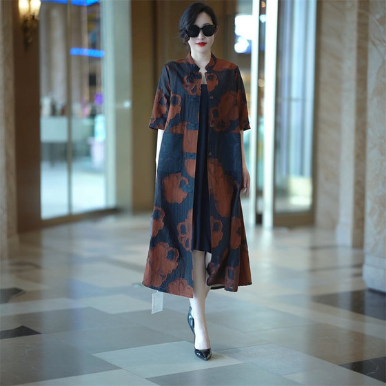 Long silk flower cut out summer new high-end large-size cardigan fashionable mother thin sunscreen windbreaker jacket
Long silk flower cut out summer new high-end large-size cardigan fashionable mother thin sunscreen windbreaker jacket