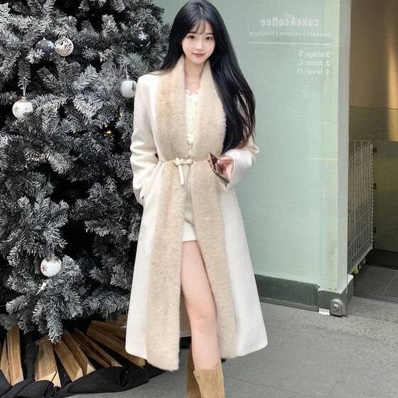 French celebrity high-end wool coat for women in winter new style fashionable style spliced mid-length wool coat
French celebrity high-end wool coat for women in winter new style fashionable style spliced mid-length wool coat