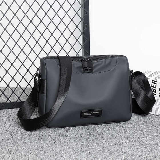 Cross -body bag Men's Skin Backpack Men's Small Backpack Waterproof Oxford Frambry Large Capacity Cousin Casual Tong Quan Bags Male Bags
Cross -body bag Men's Skin Backpack Men's Small Backpack Waterproof Oxford Frambry Large Capacity Cousin Casual Tong Quan Bags Male Bags