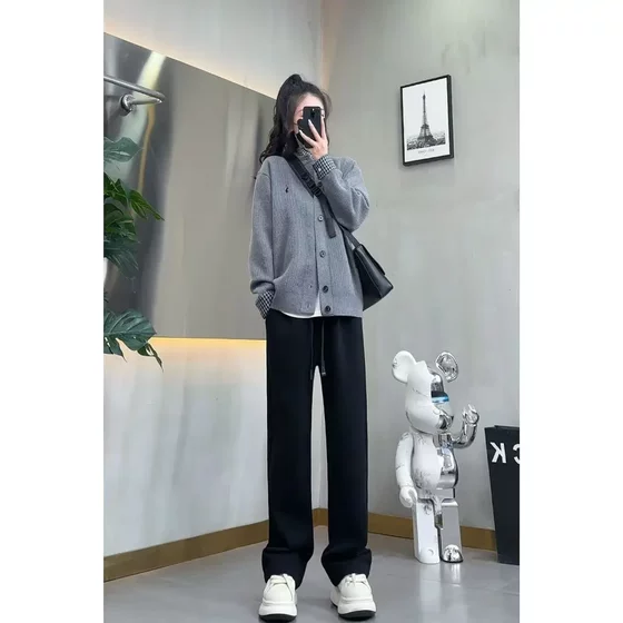 New autumn style men's fake two-piece knitted sweater jacket round neck plaid splicing fashion versatile knitted cardigan
New autumn style men's fake two-piece knitted sweater jacket round neck plaid splicing fashion versatile knitted cardigan