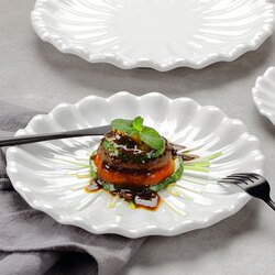 Ceramic Plates for Restaurants, Hotels, and Dining Establishments, White Scalloped Plates for Cold Dishes, Hot Dishes, and Stir-Fry Dishes Ceramic Plates for Restaurants, Hotels, and Dining Establishments, White Scalloped Plates for Cold Dishes, Hot Dishes, and Stir-Fry Dishes