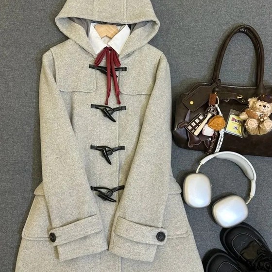 Japanese ancient horn button wool coat for women early autumn new college style simple loose mid-length coat
Japanese ancient horn button wool coat for women early autumn new college style simple loose mid-length coat
