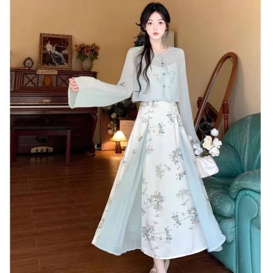 2025 new Chinese style Chinese style floral suspender dress cardigan new two-piece retro summer suit temperament
2025 new Chinese style Chinese style floral suspender dress cardigan new two-piece retro summer suit temperament
