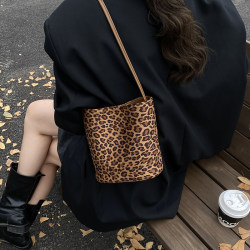 Bucket bag women's 2025 autumn and winter new niche women's bag Bucket bag women's 2025 autumn and winter new niche women's bag