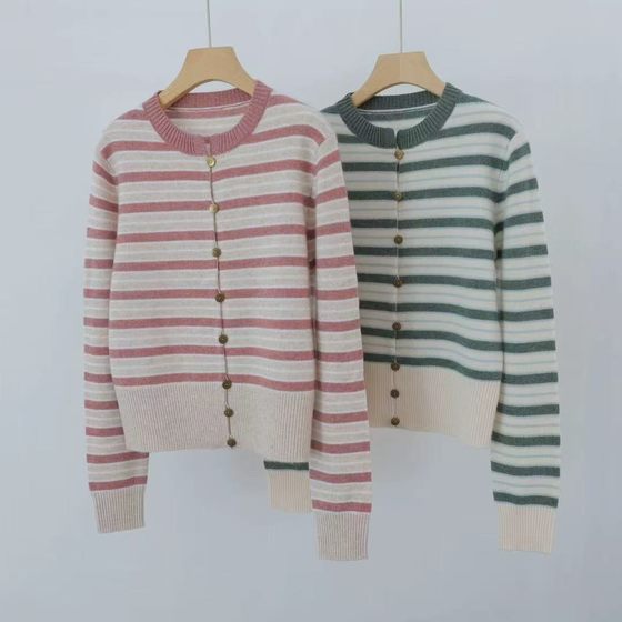 Nanyou autumn and winter new high-quality cashmere striped contrasting color gold button versatile casual knitted cardigan jacket sweater
Nanyou autumn and winter new high-quality cashmere striped contrasting color gold button versatile casual knitted cardigan jacket sweater