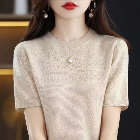 New short-sleeved T-shirt for women 2025 summer base shirt mother age-reducing beautiful and fashionable mulberry silk shirt top thin
New short-sleeved T-shirt for women 2025 summer base shirt mother age-reducing beautiful and fashionable mulberry silk shirt top thin