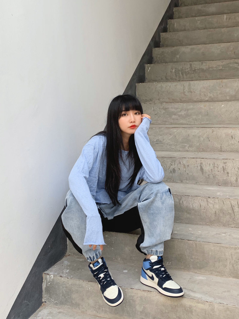 AJ1 黑白红小芝加哥中帮篮球鞋 AJ1 黑白红小芝加哥中帮篮球鞋
