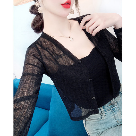 Fashion V-neck ice silk knitted sunscreen cardigan for women in summer thin suspender skirt with tulle vest air conditioning shirt
Fashion V-neck ice silk knitted sunscreen cardigan for women in summer thin suspender skirt with tulle vest air conditioning shirt