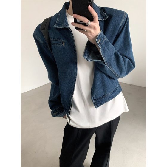 2025 new minimalist silhouette niche high-end short denim jacket men's retro wash design shoulder pad jacket
2025 new minimalist silhouette niche high-end short denim jacket men's retro wash design shoulder pad jacket