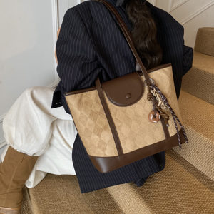 High-end retro temperament tote bag 2025 diamond suede versatile large capacity women's commuting shoulder bag 
High-end retro temperament tote bag 2025 diamond suede versatile large capacity women's commuting shoulder bag