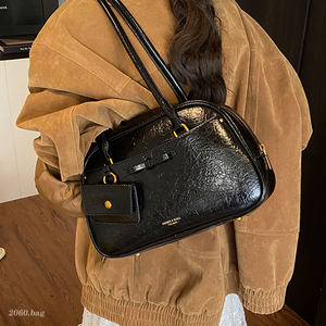 Korean style fashionable and versatile commuting leather high-end temperament 2025 autumn and winter women's shoulder handbag 
Korean style fashionable and versatile commuting leather high-end temperament 2025 autumn and winter women's shoulder handbag