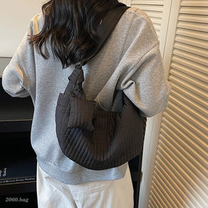 Korean version of the new fashion, exquisite, simple, versatile, casual, commuting, and stylish 2025 autumn women's single shoulder crossbody bag 
Korean version of the new fashion, exquisite, simple, versatile, casual, commuting, and stylish 2025 autumn women's single shoulder crossbody bag