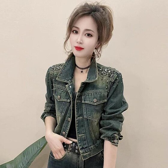 Early autumn 2024 new European beaded iron diamond denim jacket for women with high-end short design denim top
Early autumn 2024 new European beaded iron diamond denim jacket for women with high-end short design denim top