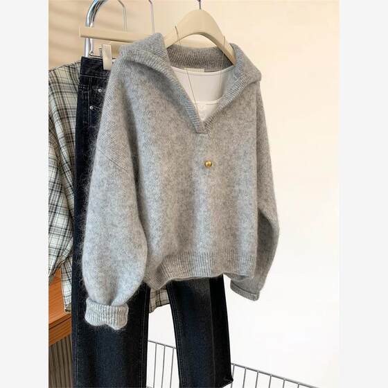 Gray v-neck raccoon velvet knitted sweater for women early autumn 2025 new lapel lazy style thickened top winter wear 
Gray v-neck raccoon velvet knitted sweater for women early autumn 2025 new lapel lazy style thickened top winter wear