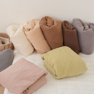 Class A autumn and winter warm and thickened bionic wool velvet single product sheet solid color plush quilt mattress protective cover 1.8 
Class A autumn and winter warm and thickened bionic wool velvet single product sheet solid color plush quilt mattress protective cover 1.8