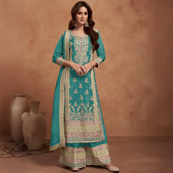 India imported traditional women's silk-blend embroidered sequins Indian-Pakistan style covers peacock blue three-piece set new
India imported traditional women's silk-blend embroidered sequins Indian-Pakistan style covers peacock blue three-piece set new