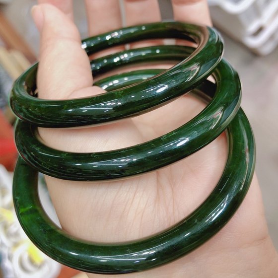 AA0387 Natural Hetian Jade Jade Bracelet Women's Spinach Green Jade Bracelet Thin Strip Round Jade Bracelet Beauty Bracelet
AA0387 Natural Hetian Jade Jade Bracelet Women's Spinach Green Jade Bracelet Thin Strip Round Jade Bracelet Beauty Bracelet
