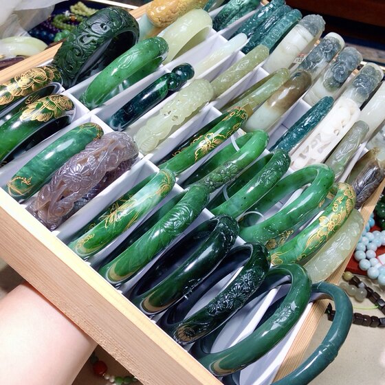 V856 One thing, one picture, natural Hetian jade bracelet, Jade smoke and purple jadeite gold jewelry gift jade bracelet wide version
V856 One thing, one picture, natural Hetian jade bracelet, Jade smoke and purple jadeite gold jewelry gift jade bracelet wide version