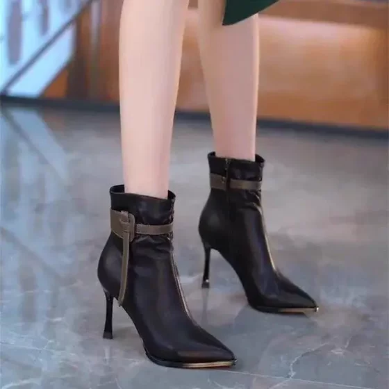 Retro style women's thick heel round toe boots velvet high heel mid-heel boots Maillard style fashion boots
Retro style women's thick heel round toe boots velvet high heel mid-heel boots Maillard style fashion boots