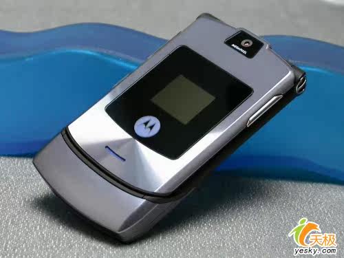 摩托罗拉v3有耳机吗_摩托罗拉v8有电信版吗_摩托罗拉都有什么手机