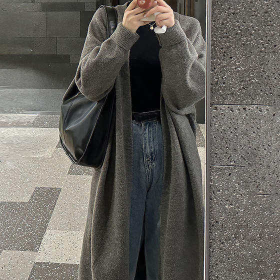 Tang Shi 2025 autumn and winter women's sweater simple style fashionable mid-length cardigan jacket versatile daily life
Tang Shi 2025 autumn and winter women's sweater simple style fashionable mid-length cardigan jacket versatile daily life
