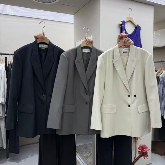 LAS CELULA genuine physical store same design solid color blazer women's mid-length suit top trendy
LAS CELULA genuine physical store same design solid color blazer women's mid-length suit top trendy