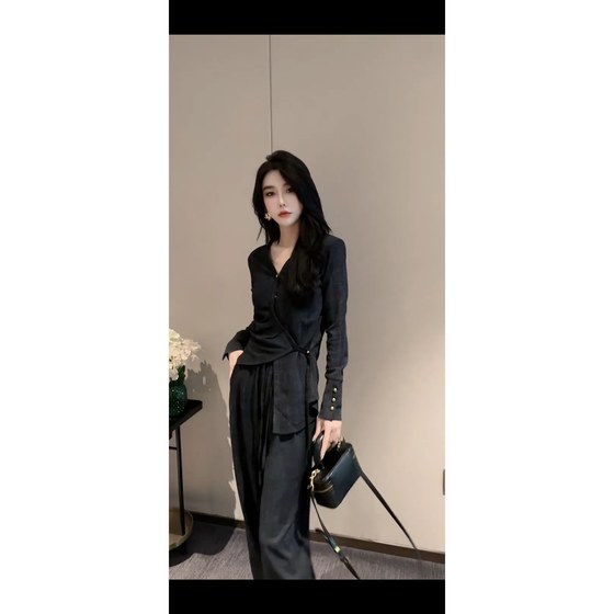 European products 2025 Spring and Autumn New Fashion Set Women's Temperament Smaller Waist Slim Base Shirt All-match Slim
European products 2025 Spring and Autumn New Fashion Set Women's Temperament Smaller Waist Slim Base Shirt All-match Slim