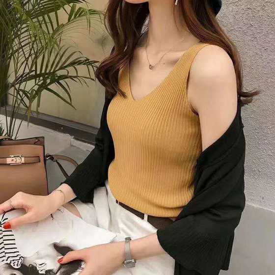 Summer V-neck suspender vest with ice silk knitted black and white small trick bottoming shirt sleeveless women's top
Summer V-neck suspender vest with ice silk knitted black and white small trick bottoming shirt sleeveless women's top