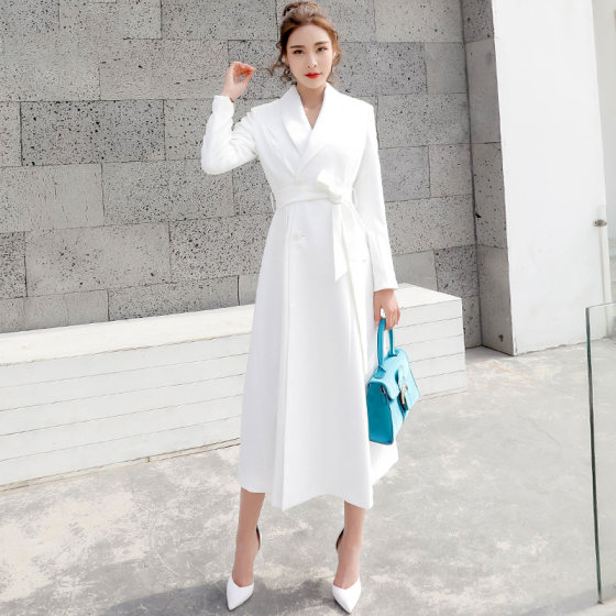 White windbreaker for women with long knees over-the-knee style super long British style spring and autumn 2025 new spring slim jacket for women
White windbreaker for women with long knees over-the-knee style super long British style spring and autumn 2025 new spring slim jacket for women